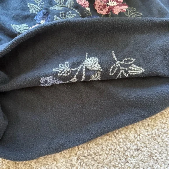 Abercrombie Embroidered Floral Cropped Fleece Sweatshirt XS Boho Cottage Fairy - Picture 4 of 8